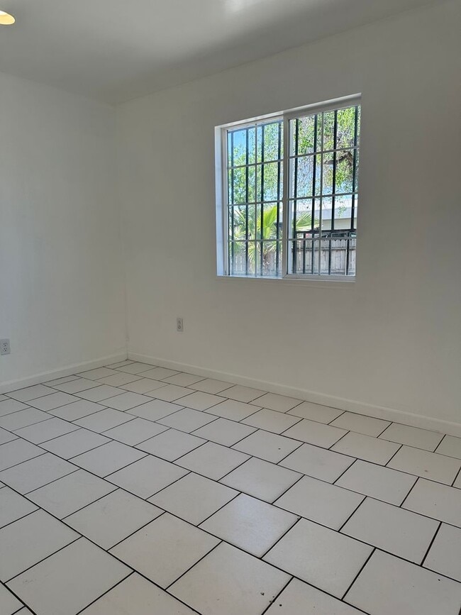Building Photo - Conveniently Located Home in Modesto
