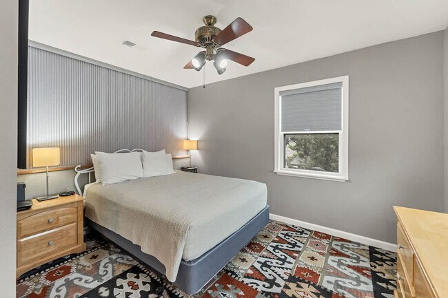 Building Photo - 1142 Amanda-SI ID1351227P