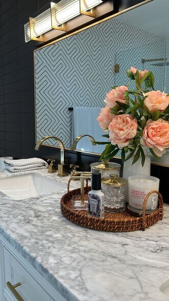 Building Photo - 4821 Heaven Ave