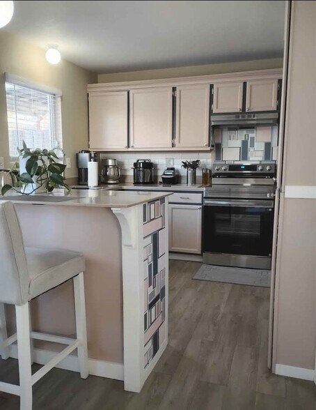 Building Photo - 2350 Parliament Dr