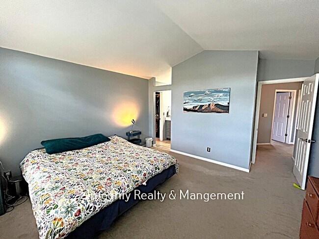 Building Photo - 4 bed 4 bath 1,954 sq ft-19151 E Garden Pl. Centennial Co 80015