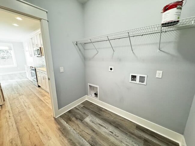 Building Photo - Palm Heaven!!Application and more info @ https://www.sandseekerrealty.com/long-term-rentals/. Cli...