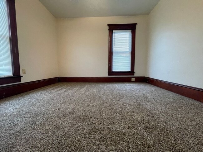 Building Photo - Large Four Bedroom Home