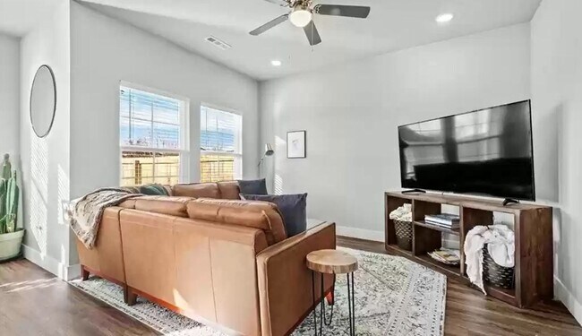 Building Photo - Come live in this brand new duplex in the heart of NWA