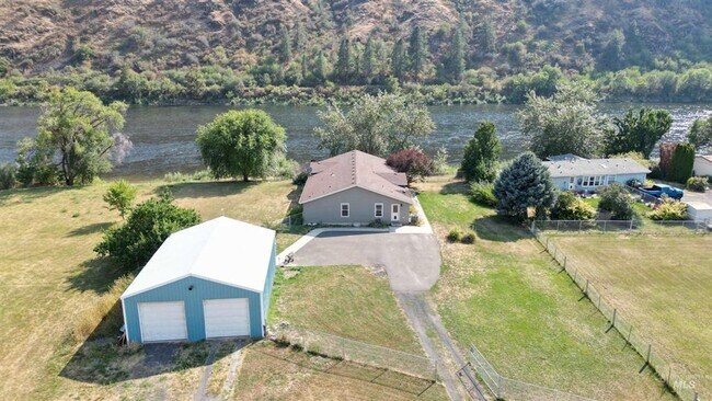 Building Photo - Beautiful open concept home located on Cle...