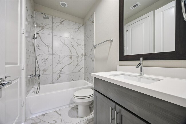 Building Photo - 2016 Covent Garden Station