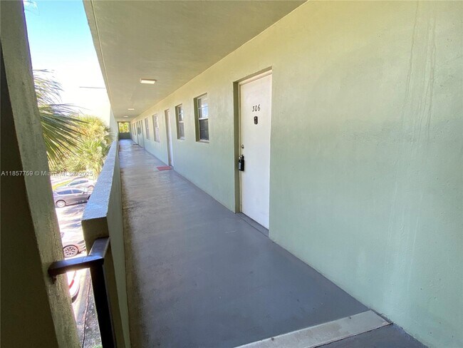 Building Photo - 1638 Embassy Dr