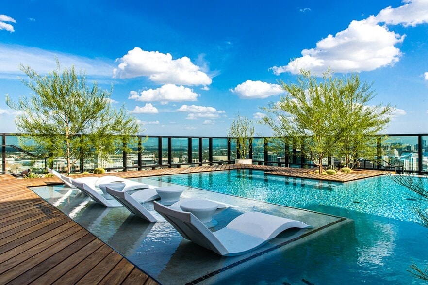 Austin Waterloo Rooftop Pool - Yugo Austin Waterloo