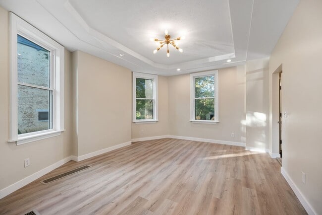 Building Photo - NORTHSIDE RARE GEM - FULLY RENOVATED 5+ BE...
