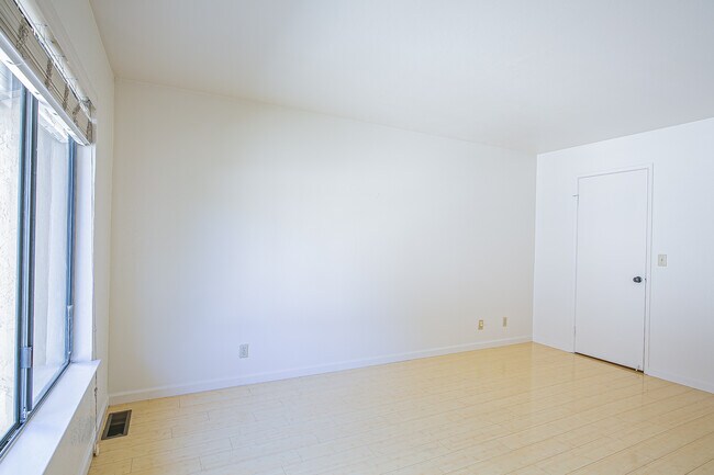 Building Photo - 1912 Magdalena Cir