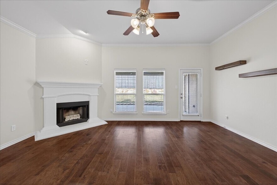 LIVING ROOM - 6124 Amberjack Trl