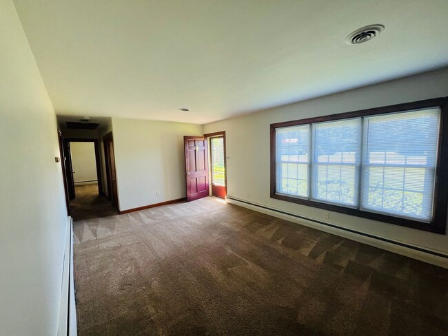 Building Photo - 3 bedroom 1 bath rancher with full basement