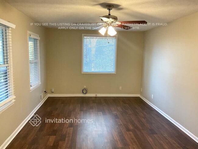 Building Photo - 504 Rivercrest Dr