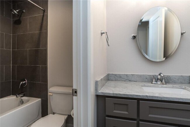 Building Photo - 3 bedroom 2.5 bath new home centrally located