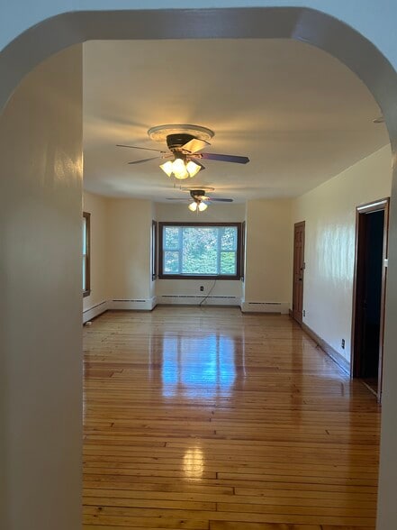 Building Photo - 1250 Gardners Neck Rd