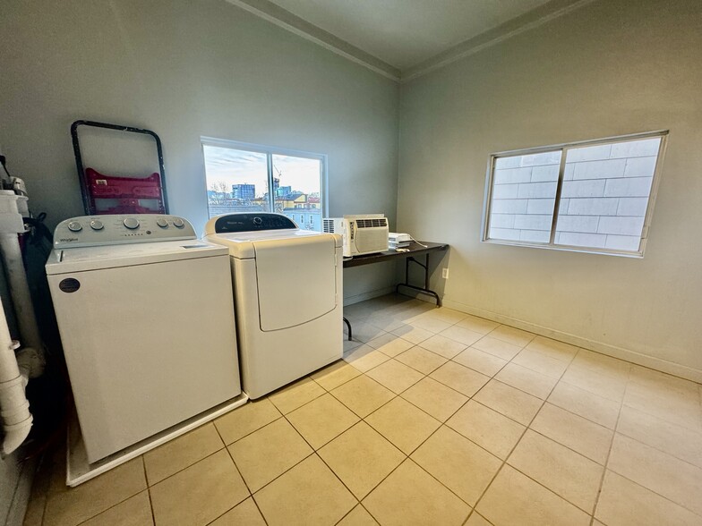 Building Photo - 372 Prospect St