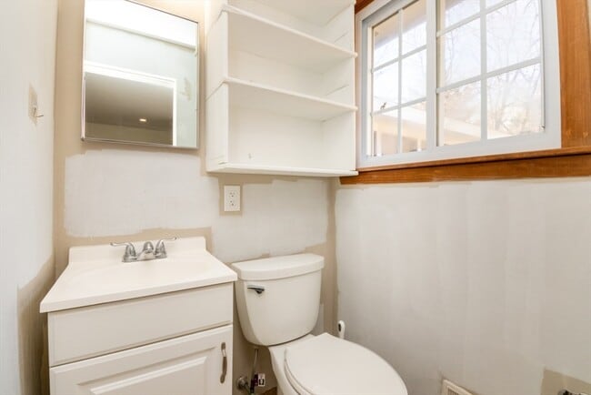 Building Photo - 22 Livoli Rd