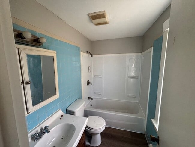 Building Photo - 618 Farnsworth Ave