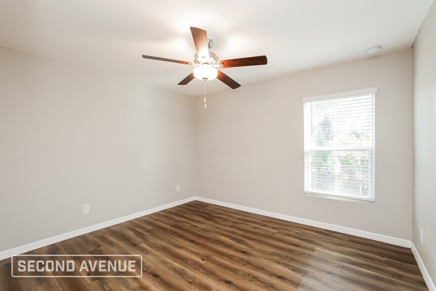 Building Photo - 230 Malden Ave S