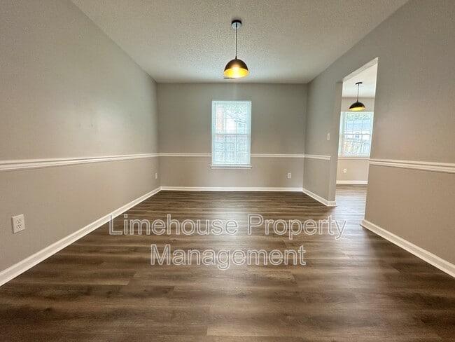 Building Photo - 5652 Glen View Dr