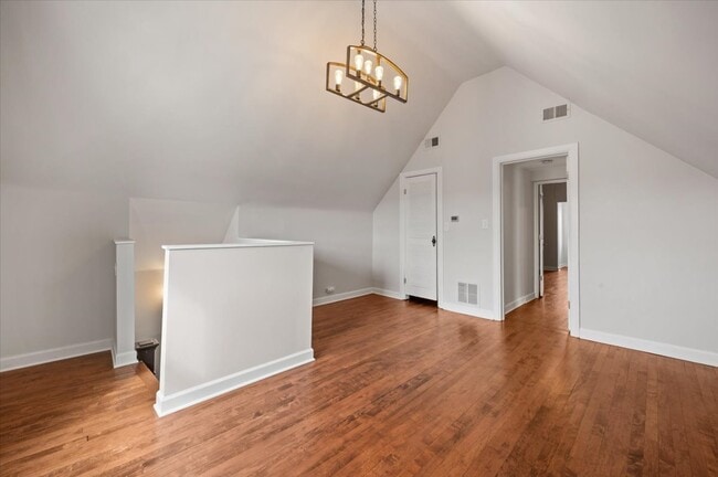 Building Photo - 2939 N Ashland Ave