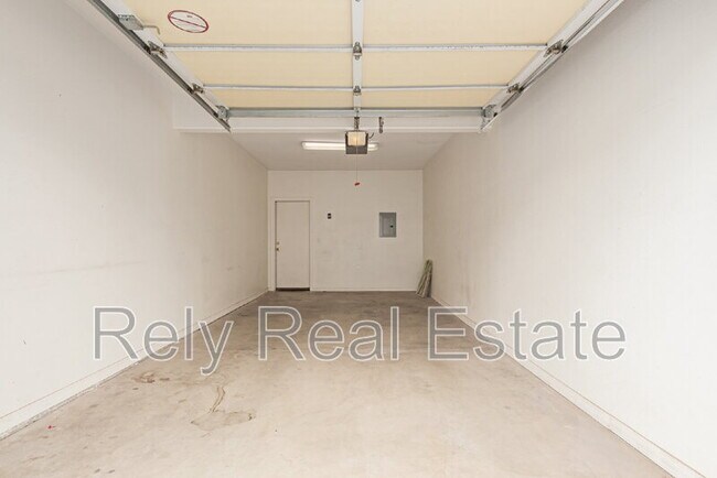 Building Photo - 2801 N Litchfield Rd