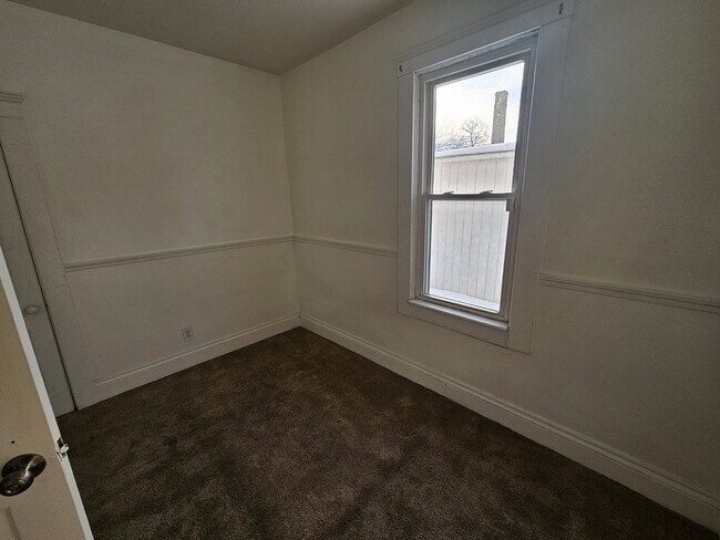 Building Photo - 4002 Robert Ave