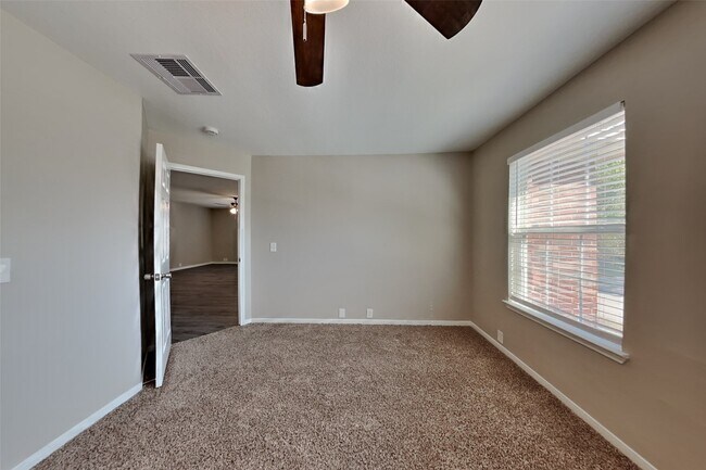 Building Photo - 11810 Skydale Dr