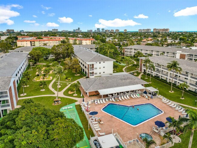 Building Photo - 5208 NE 24th Terrace