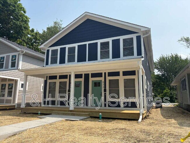 Building Photo - 621 W 39th St