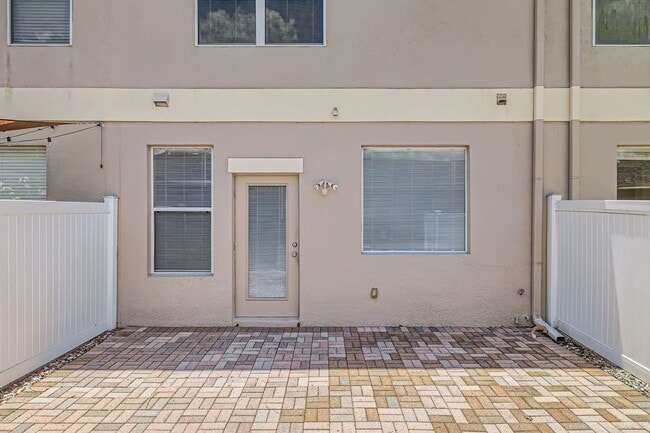 Building Photo - Windermere townhouse