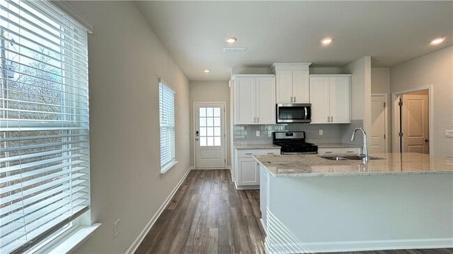 Building Photo - 151 Cedar Ln