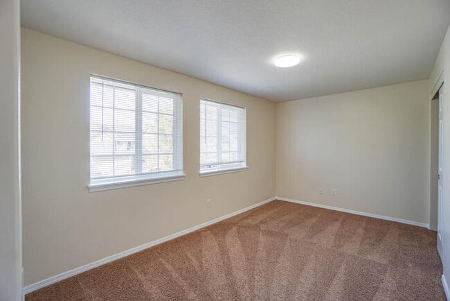 Building Photo - THREE BEDROOM WITH FENCED YARD