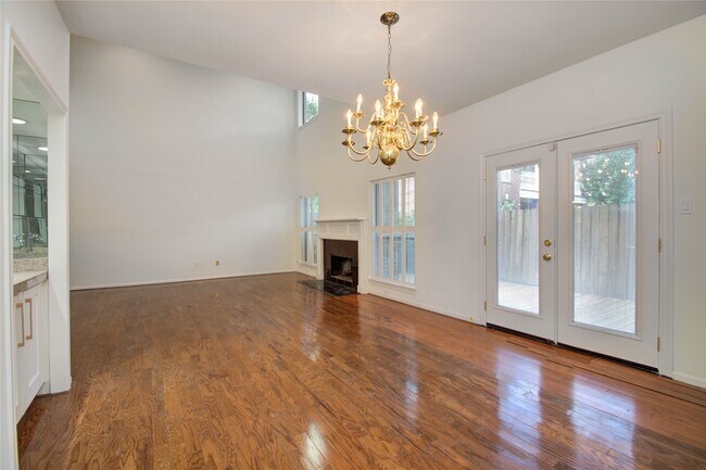 Building Photo - 6 Town Oaks Pl