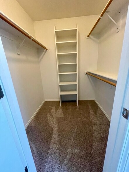 Building Photo - 5008 N Rothmans Ave