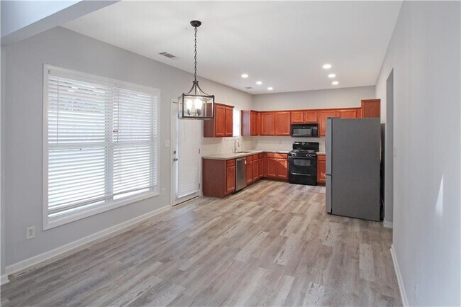 Building Photo - 2389 White Alder Dr NE