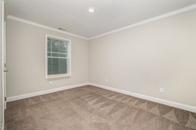 Building Photo - Available to Show