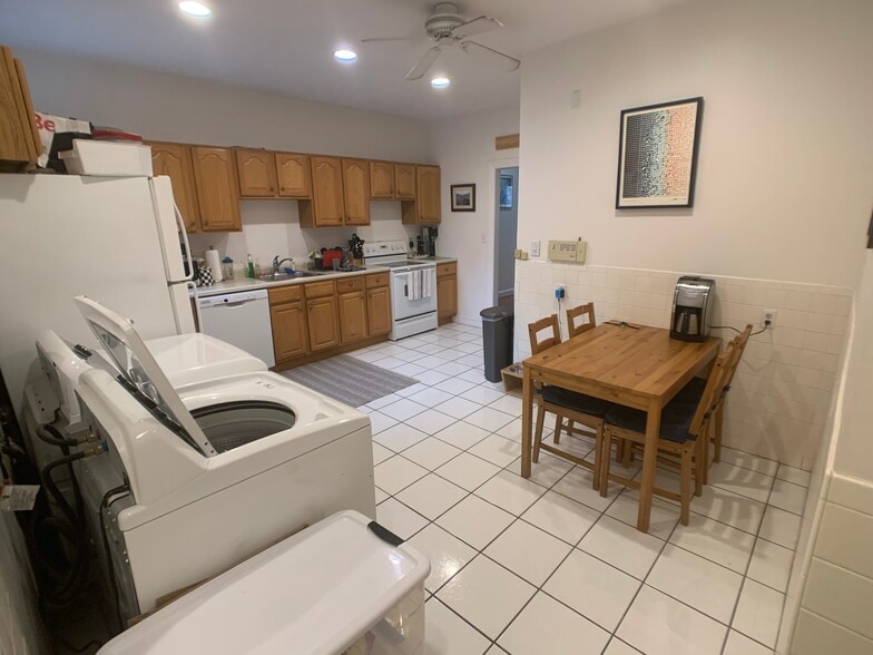 Building Photo - 20 Dean Rd