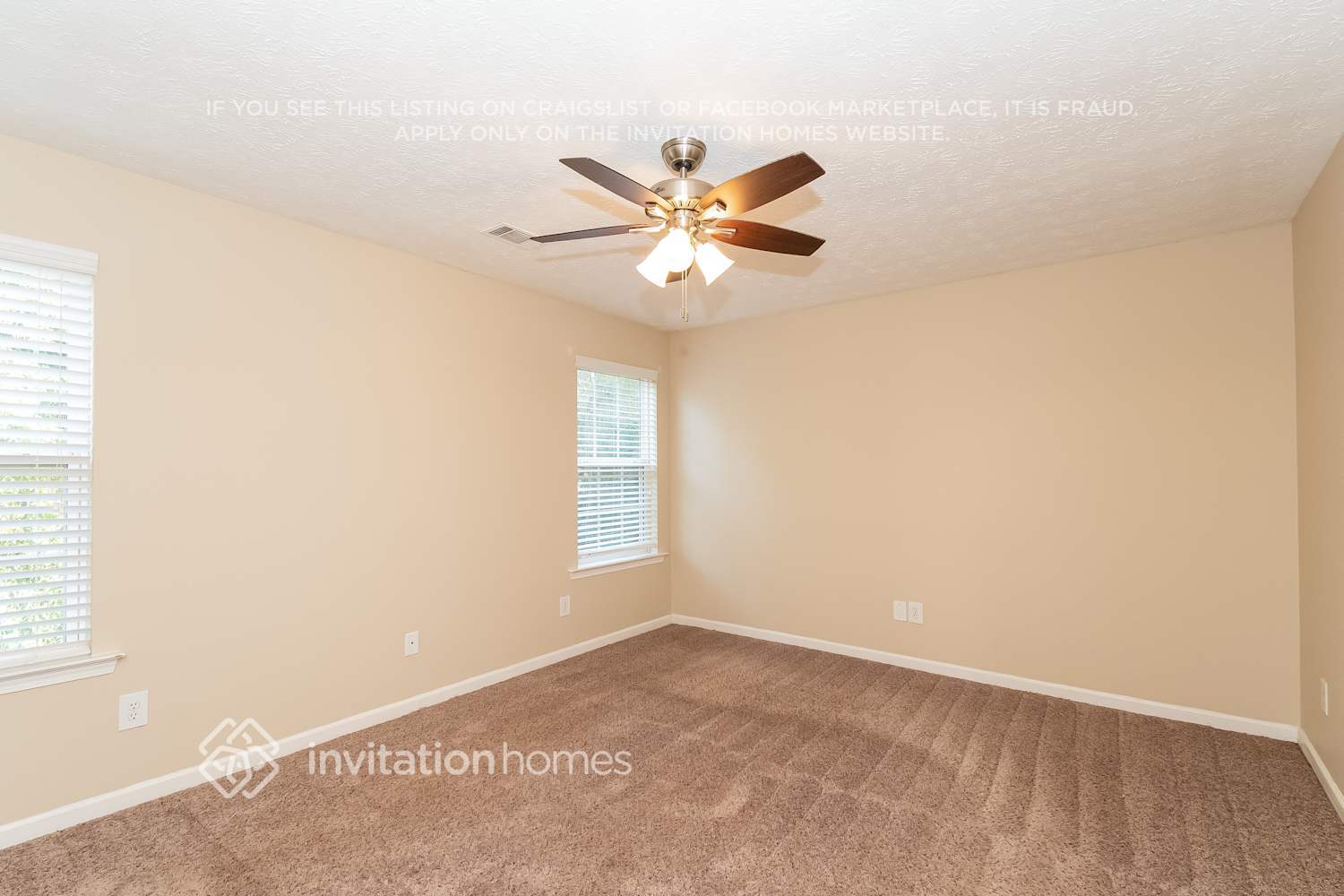 Building Photo - 23 Roxbury Ln