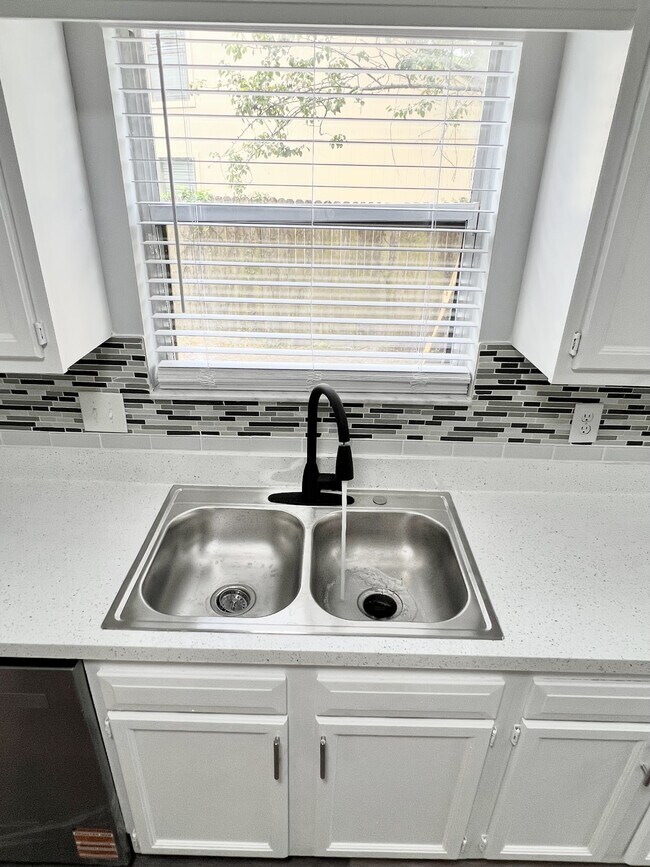 Building Photo - 11446 Skimmer Ct