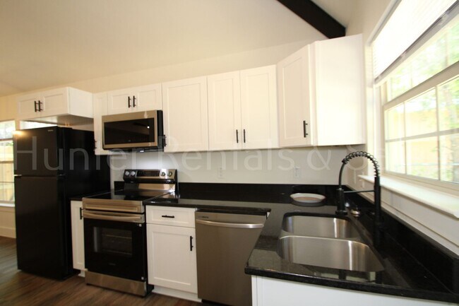 Building Photo - 1809 Elkins Ave