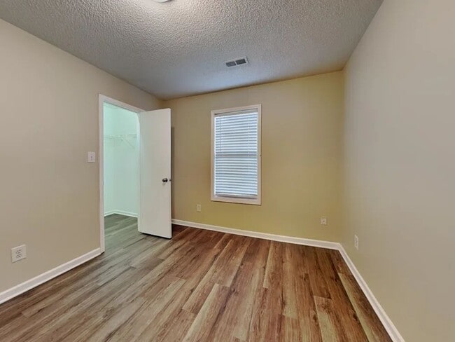 Building Photo - 5876 Culloden Ct