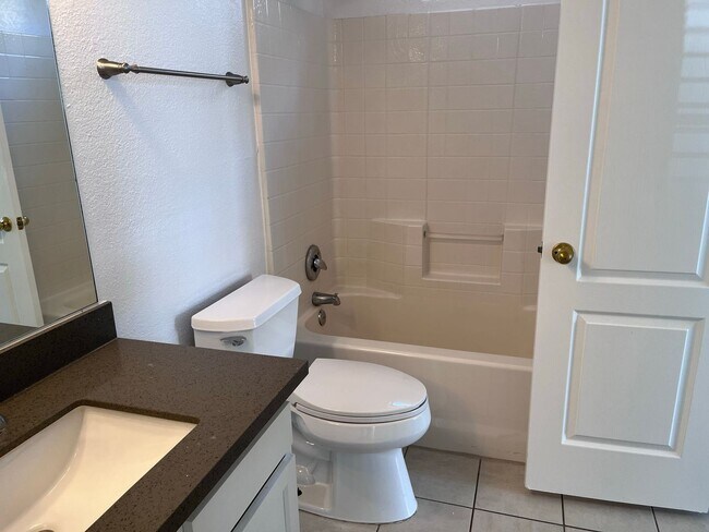 Building Photo - COMING SOON! 3 bed 3 bath Town house with ...