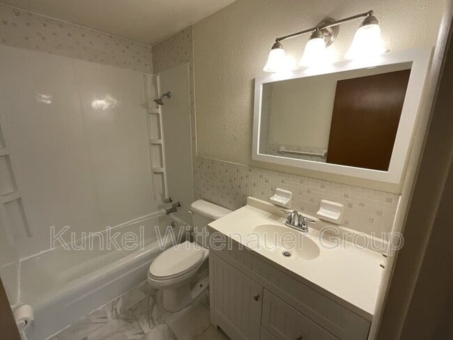 Building Photo - 900 8th St