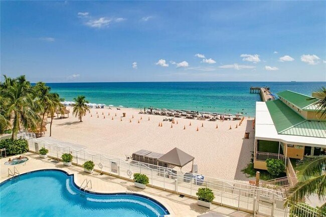 Building Photo - 16699 Collins Ave