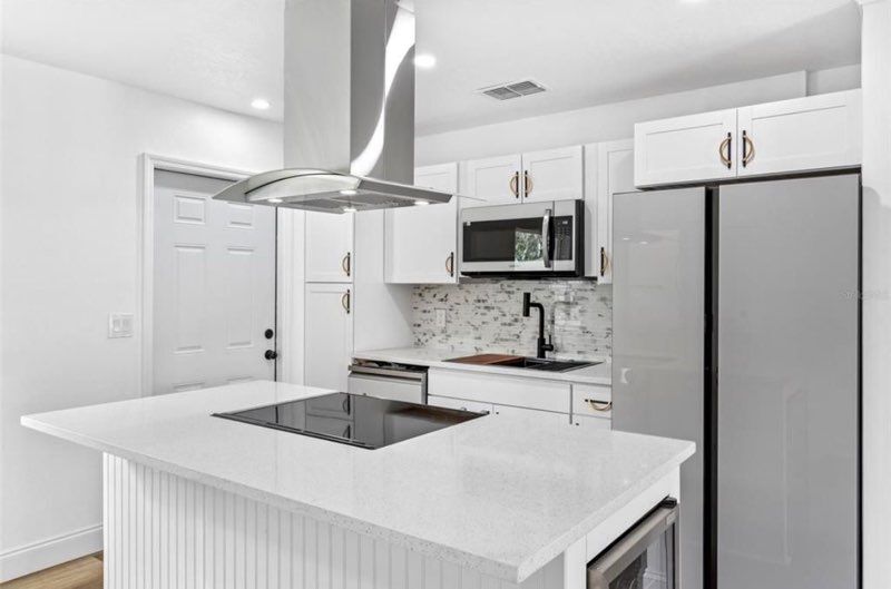 Building Photo - 216 Jean St