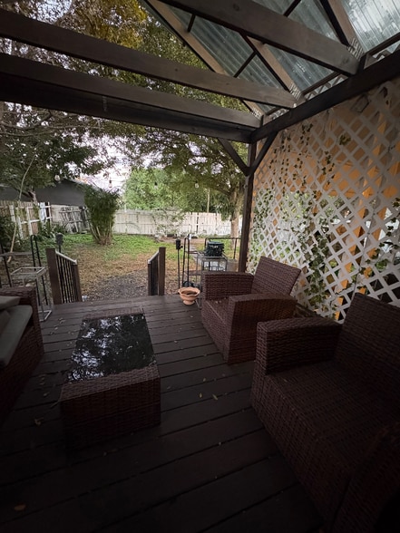 Building Photo - 624 S Pine St