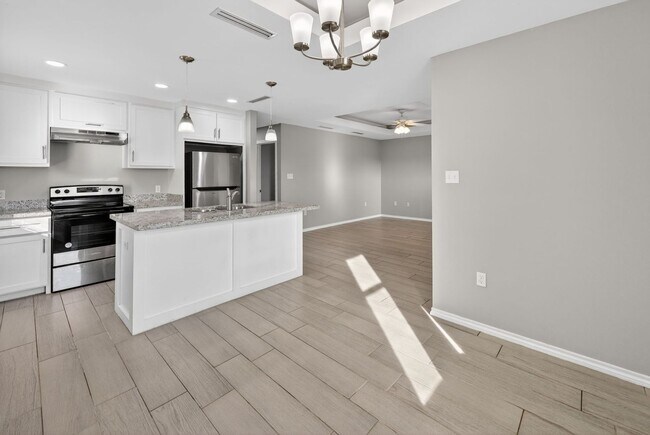 Building Photo - Charming 3BR Duplex in Brownsville