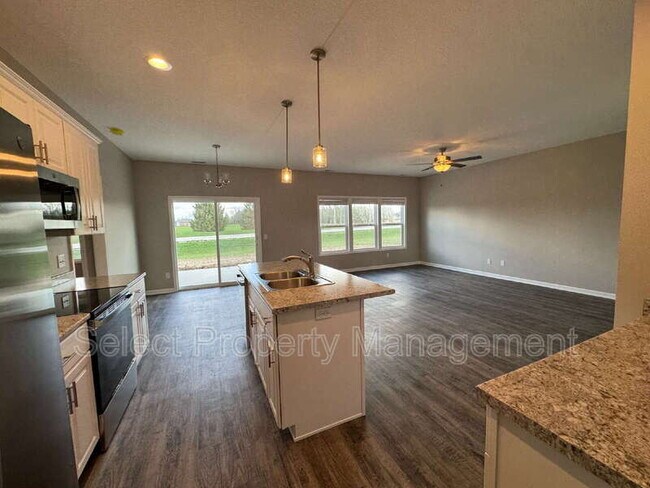 Building Photo - 8796 Elmont Cv