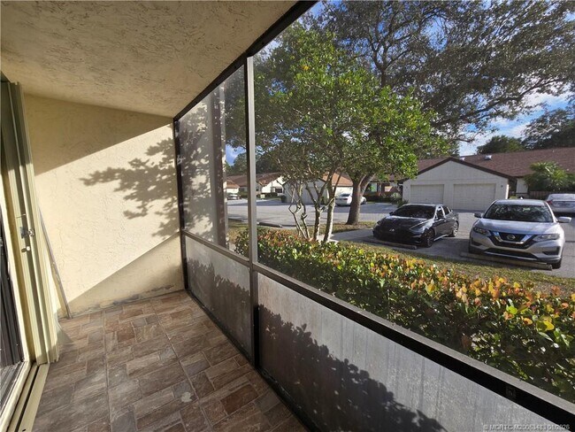 Building Photo - 2114 SW Silver Pine Way